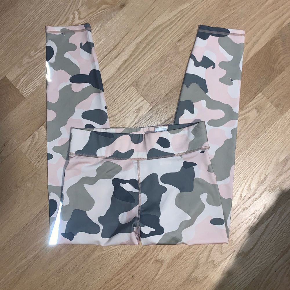MINKPINK MOVE M CAMO PINK REFLECTIVE YOGA PANTS